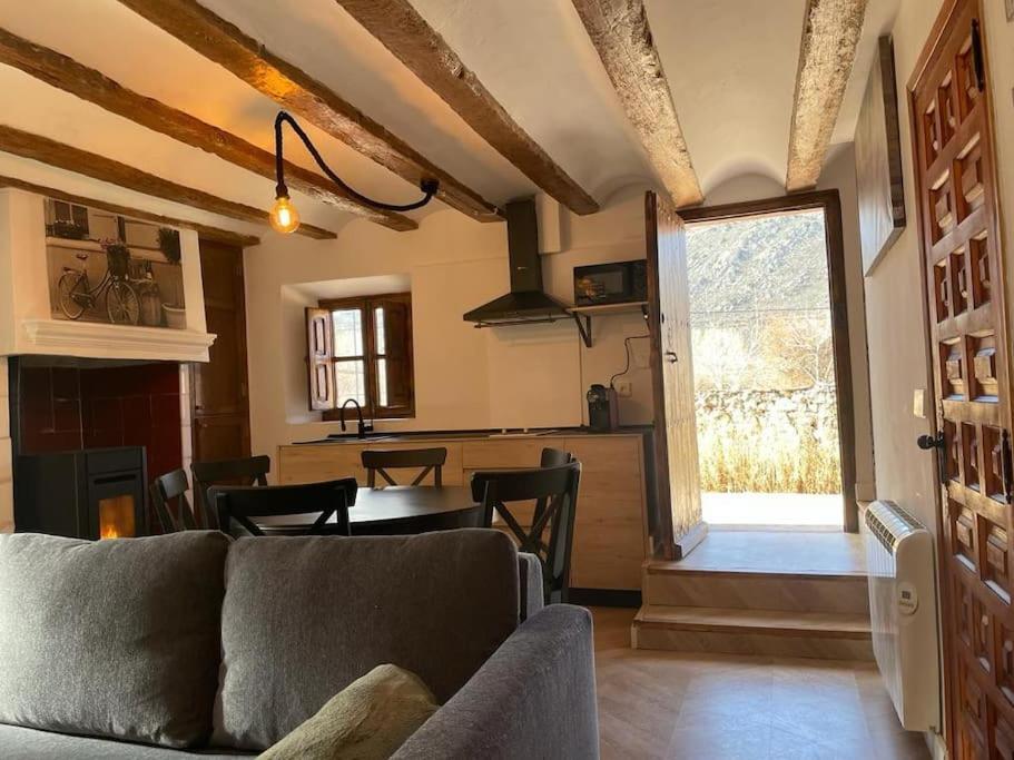 Вилла Acogedora Casa Con Patio-Parking Альбаррасин Экстерьер фото